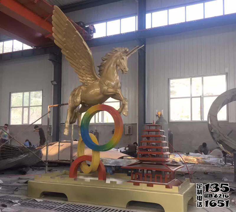 廣場(chǎng)上擺放的玻璃鋼仿銅創(chuàng)意飛馬雕塑 廣場(chǎng)上擺放的玻璃鋼仿銅創(chuàng)意飛馬雕塑