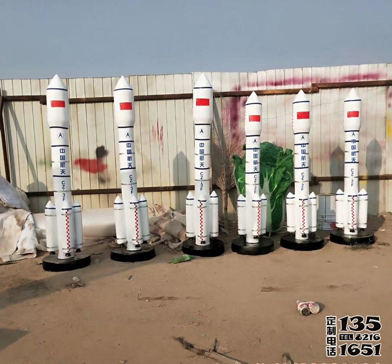 展覽館里擺放的玻璃鋼卡通火箭雕塑 展覽館里擺放的玻璃鋼卡通火箭雕塑