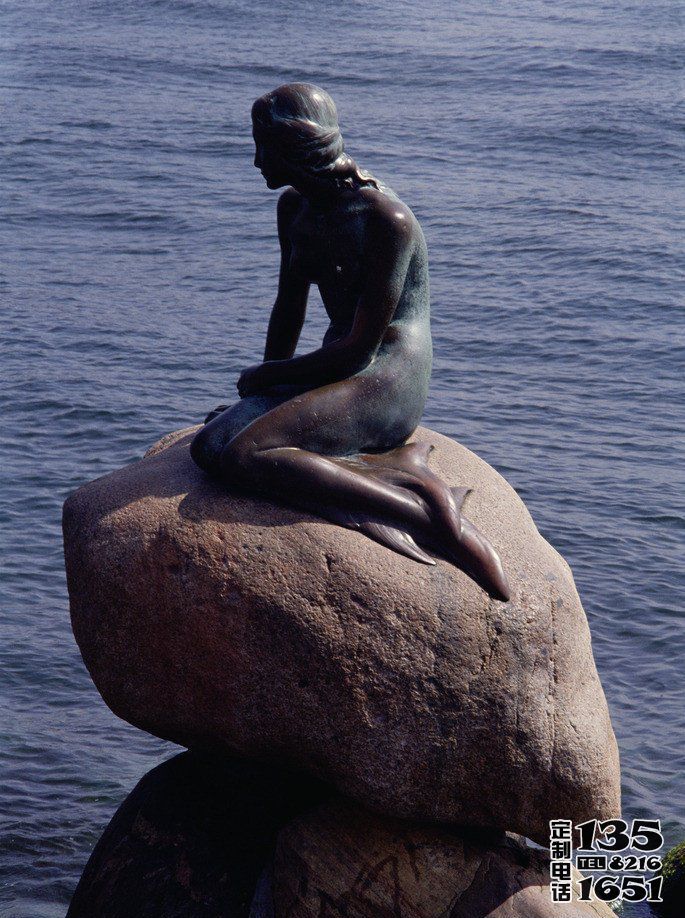 公園擺放的沉思的玻璃鋼仿銅創(chuàng)意美人魚(yú)雕塑 公園擺放的沉思的玻璃鋼仿銅創(chuàng)意美人魚(yú)雕塑