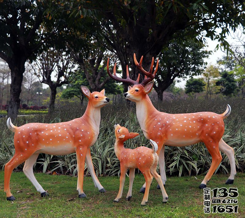 公園景區(qū)玻璃鋼彩繪三只卡通動物梅花鹿雕塑 公園景區(qū)玻璃鋼彩繪三只卡通動物梅花鹿雕塑